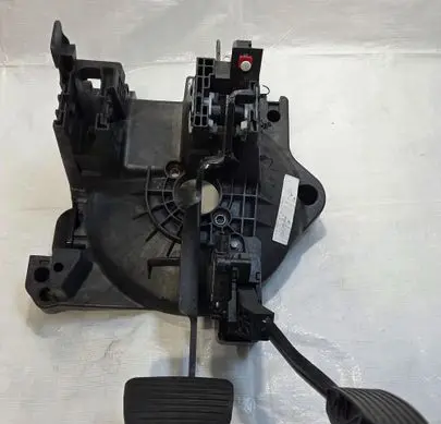 Opel Meriva B Pedal assembly 13252875