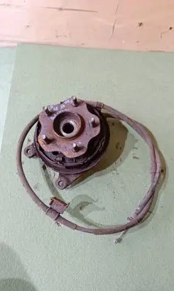 Nissan Qashqai+2 Rear wheel hub spindle/knuckle 