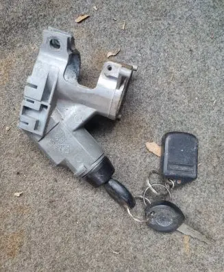 Volkswagen PASSAT B4 Ignition lock 357905851