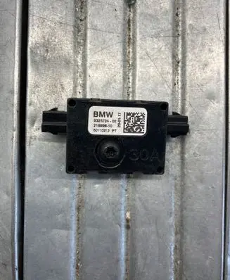 BMW 5 G30 G31 G38 Aerial antenna amplifier 9325724 50110213 21889810
