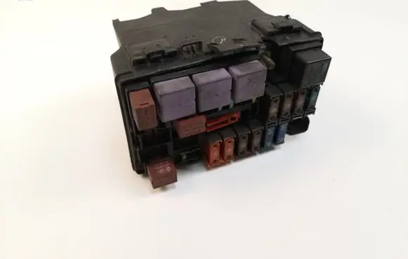 Renault Laguna II Fuse module 8200162334D