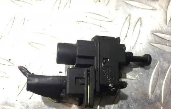 Ford Mondeo MK I Brake pedal sensor switch 93bb134808a