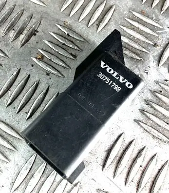 Volvo XC90 Glow plug pre-heat relay 30751798