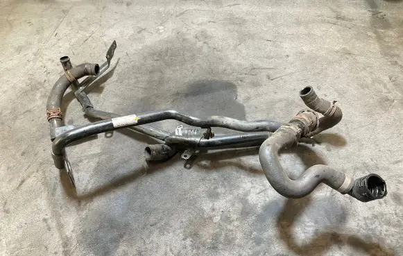 Volkswagen Golf VII Engine coolant pipe/hose 04L121065CR 251018