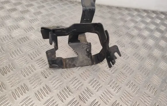 Volvo V60 Power steering pump mounting bracket 31329016
