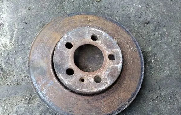Volkswagen Golf IV Front brake disc