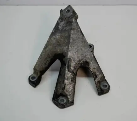 Audi A4 S4 B7 8E 8H Engine mounting bracket 8E0199307F
