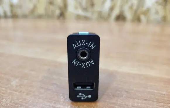 BMW 5 F10 F11 AUX in-socket connector 9237653