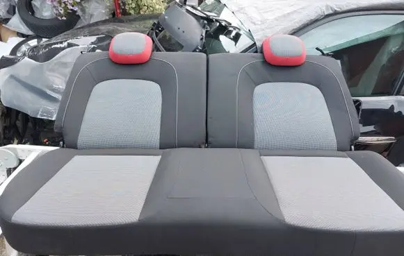 Renault Twingo III Second row seats 