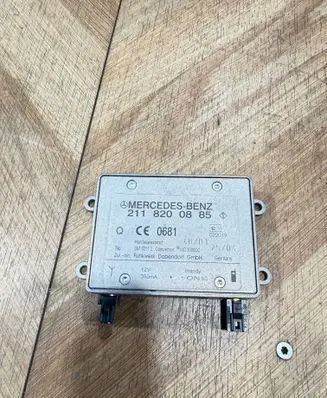 Mercedes-Benz R W251 Aerial antenna amplifier 2118200885 09702112 MC3000DC