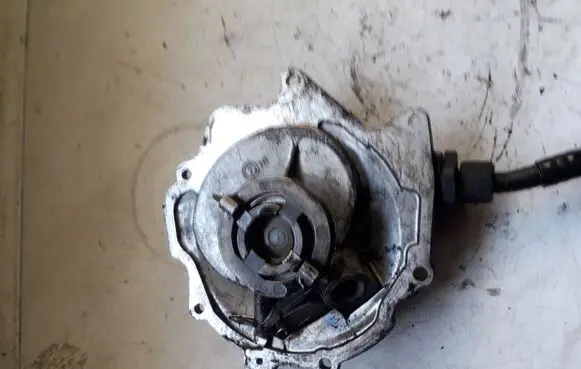 Mercedes-Benz E W210 Vacuum pump