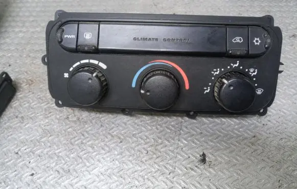 Chrysler Voyager Climate control unit 1501358393