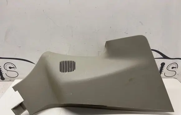 Dodge Grand Caravan (D)pillar trim (top) 0ZR15BD1AI