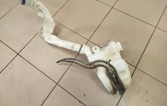 Peugeot 208 I Windshield washer fluid reservoir/tank 968398868000