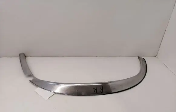 Mercedes-Benz S W116 Front arch trim 