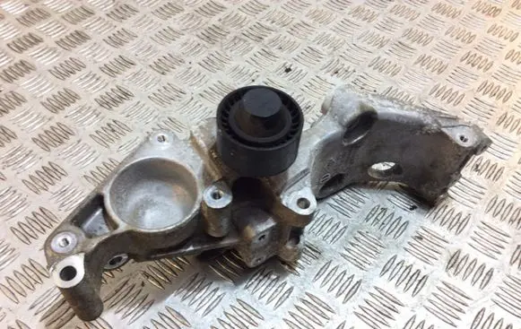 Nissan Navara D23 A/C compressor mount bracket 117107563R