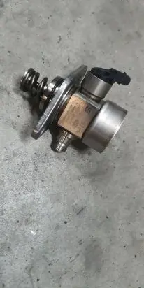 Peugeot 5008 Fuel injection high pressure pump 9805614880