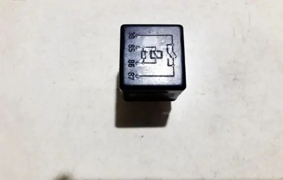 Audi A8 S8 D2 4D Other relay 443951253s 899556