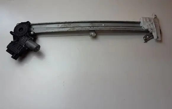 Subaru Forester SK Front door window regulator with motor SJFR