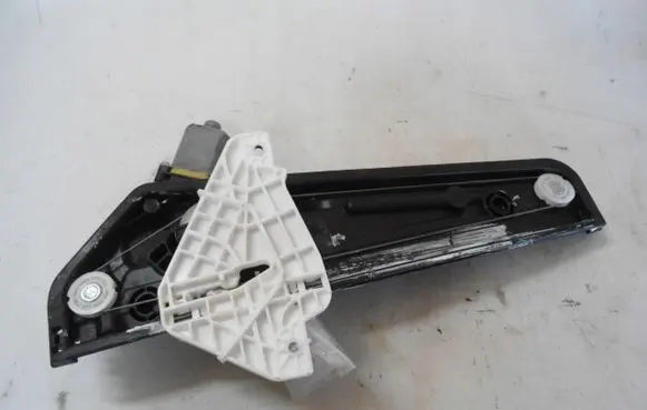 Hyundai Veloster Rear window lifting mechanism without motor 82460-2V000