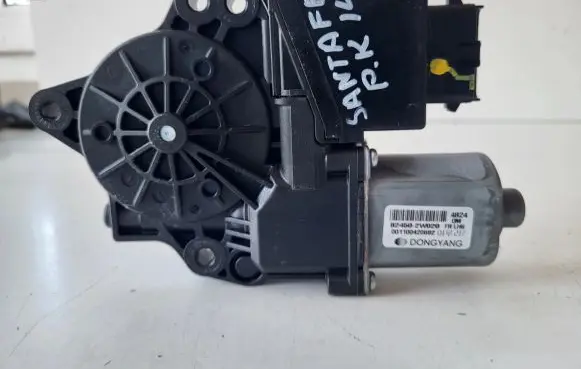 Hyundai Santa Fe Front door window regulator motor 824502W020