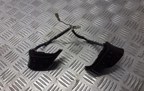 Mazda 6 Steering wheel buttons/switches 153769