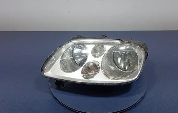 Volkswagen Touran I Headlight/headlamp 1T0941005F