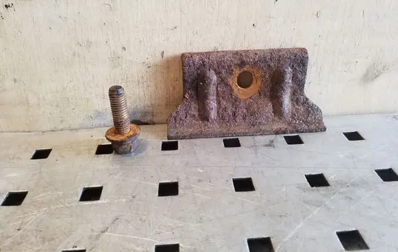 Battery bracket