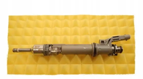 Audi A8 S8 D4 4H Fuel injector 07P906036C
