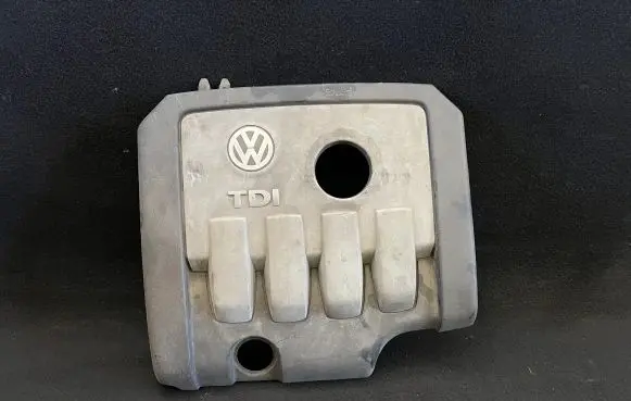 Volkswagen Touran I Engine cover (trim) 03G103925
