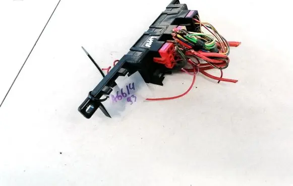 Volkswagen PASSAT B5 Fuse box set 8L0941822A 896083000