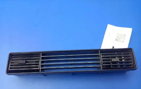 Jaguar XJS Dash center air vent grill