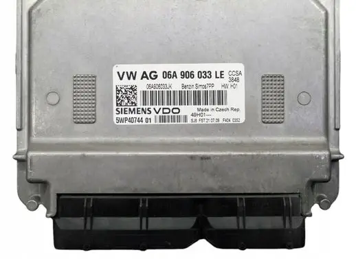 Volkswagen Golf Plus Engine control unit/module 06A906033LE 5WP40744