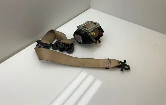 BMW 5 GT F07 Front seatbelt 618120900 010L0000