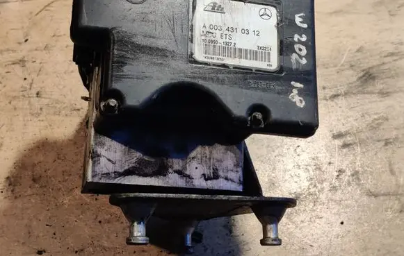 Mercedes-Benz C W202 ABS Pump A0034310312