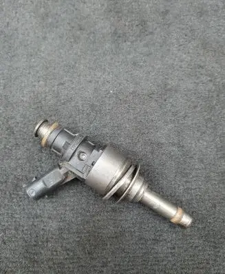 Audi A6 S6 C6 4F Fuel injector 06E906036G 06E036G