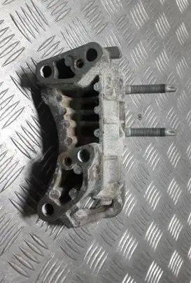 Volvo V40 Engine mounting bracket 3M516030A