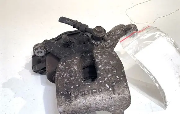 Nissan Qashqai J12 Rear brake caliper 