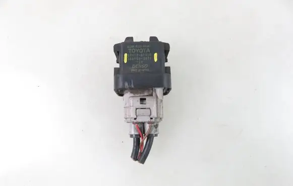 Toyota Avensis T250 Glow plug pre-heat relay 1567000671 2861067010