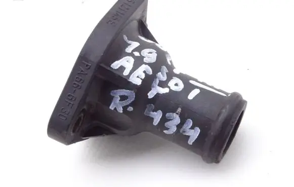 Volkswagen Caddy Engine coolant pipe/hose 026121145E