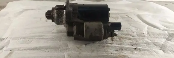 Volkswagen PASSAT B6 Starter motor 1005831370