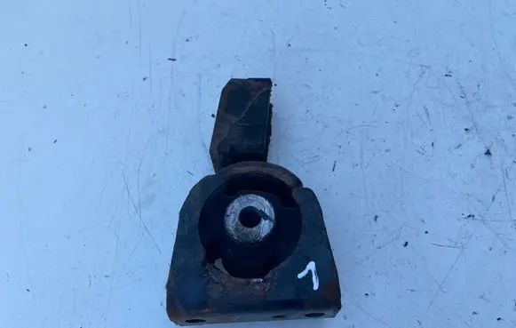 Toyota Avensis T250 Engine mount bracket 123610R030