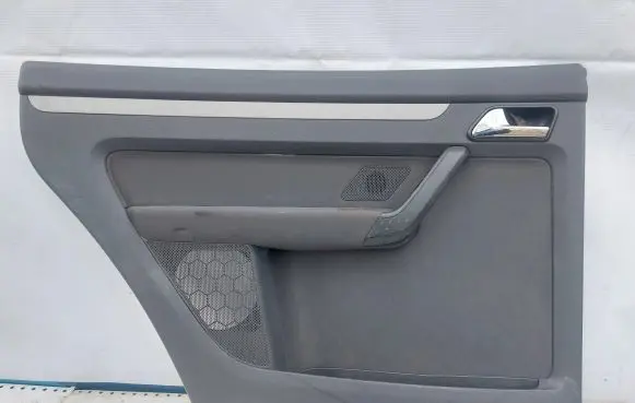 Volkswagen Touran I Other rear door trim element 200443205943TV 13102004 104531302