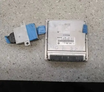 BMW 7 E38 Engine control unit/module 7785540 830086 0281001830