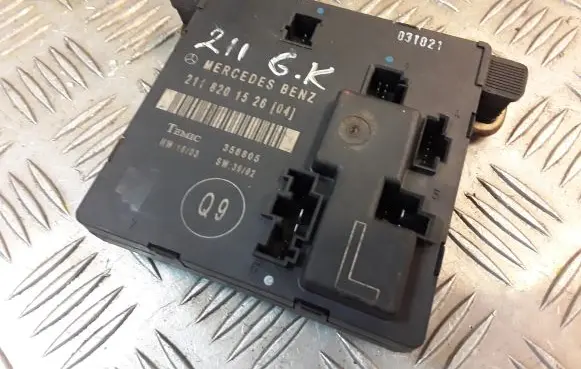 Mercedes-Benz E W211 Door control unit/module 2118201526 A2118201526