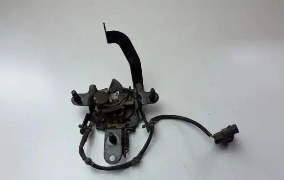 Subaru Legacy Engine bonnet (hood) release handle