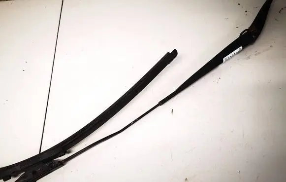 Renault Clio III Front wiper blade arm 8200268916