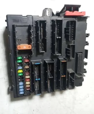 Opel Zafira B Fuse box set 13205777 037646 65GLZ6