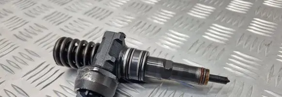Skoda Fabia Mk1 (6Y) Fuel injector 038130073AJ 0414720037