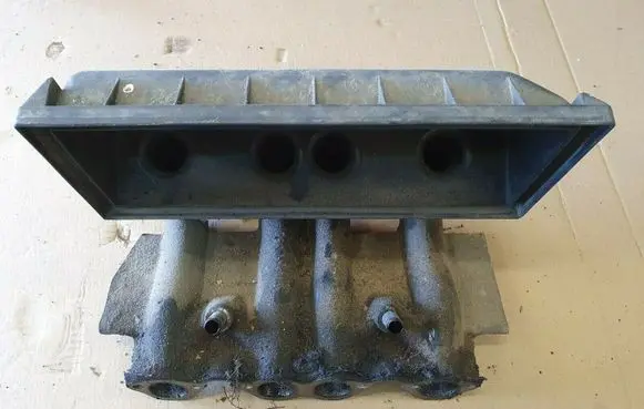 Volkswagen Caddy Intake manifold 068129713F